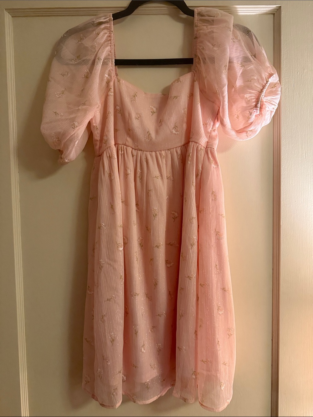 Woman’s ' Pink Floral Puff-Sleeve Dress